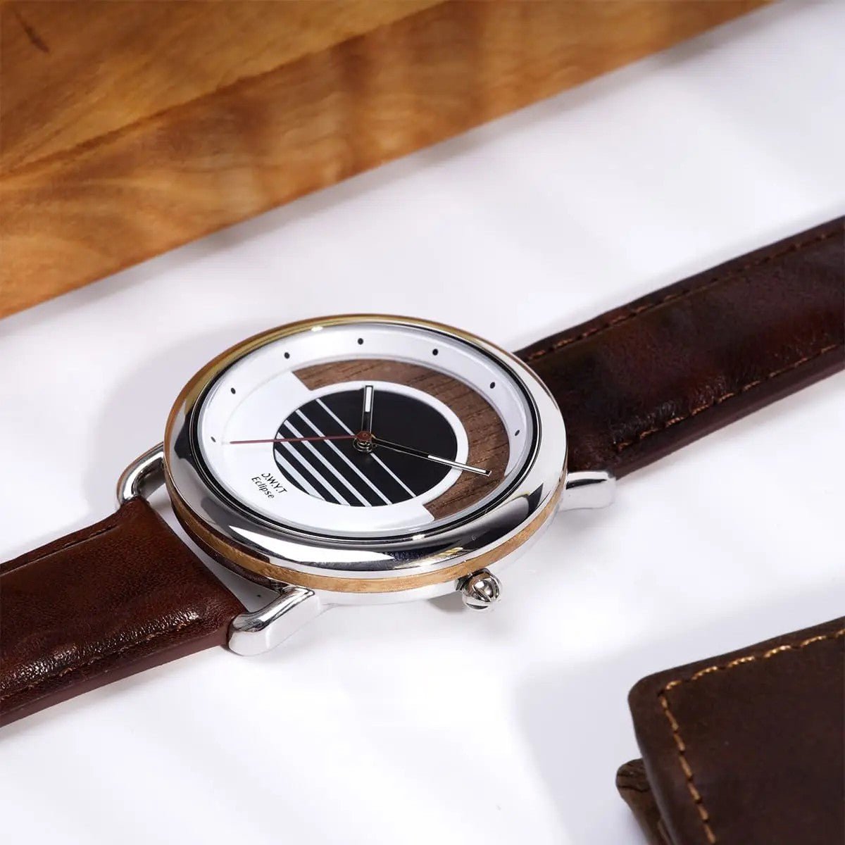 Montre Eclipse bracelet cuir Marron DWYT Swatch - Benedetti